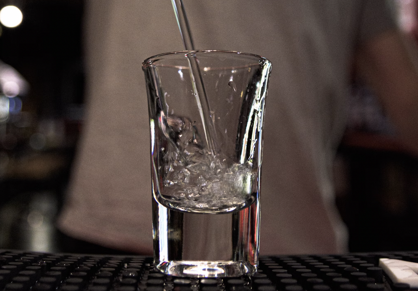 Спонсоры их здоровья: санкции обрушили экспорт российской водки на 80%