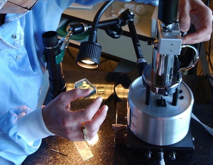 Атомно-силовой микроскоп