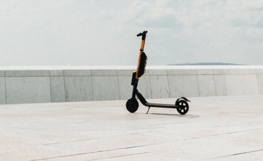 В Москве на электросамокаты стали клеить фальшивые QR-коды: арендуйте внимательнее