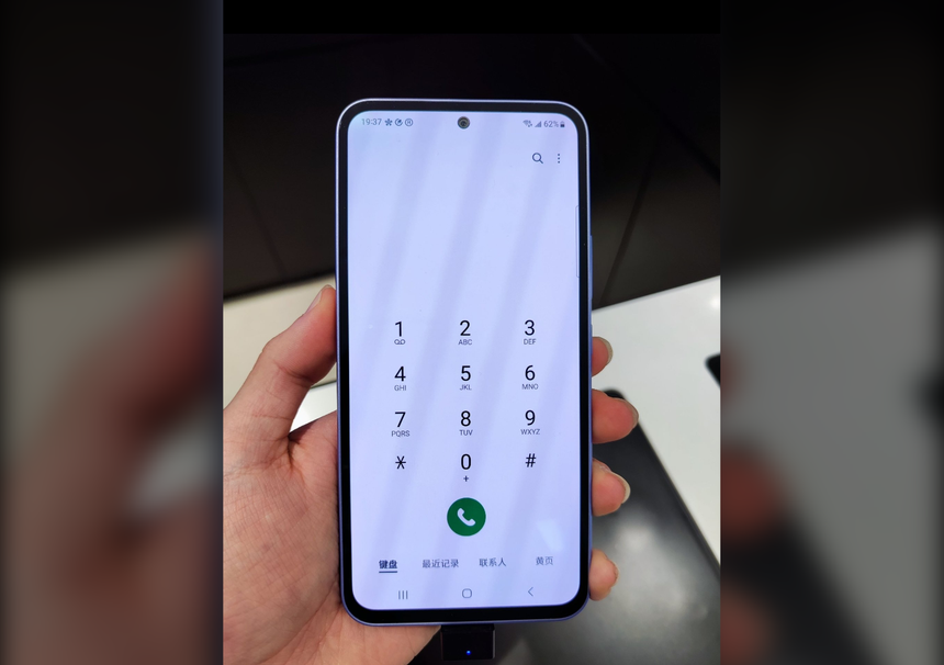 Вот так выглядят рамки Galaxy A54 на самом деле