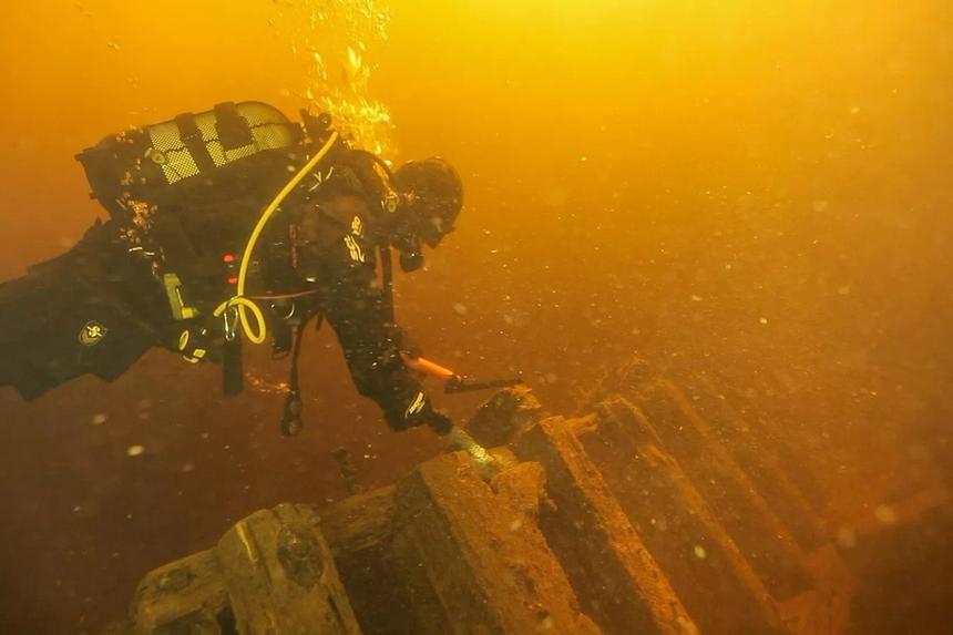 Дайверы из экспедиции "Наследие ладожских глубин"