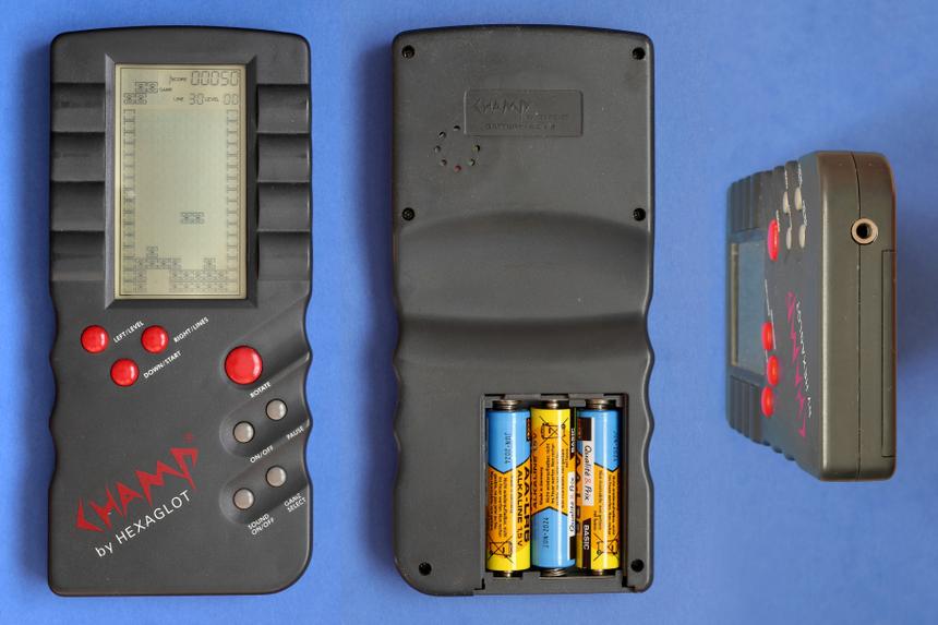 Россияне снова начали раскупать игрушку «Тетрис»