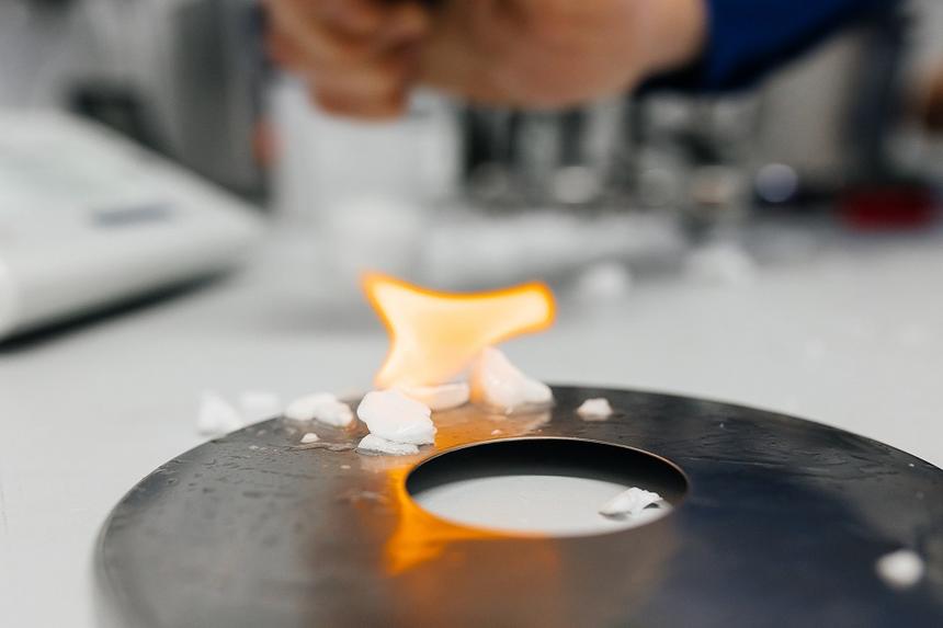 В России научились тушить пожары «горючим льдом»