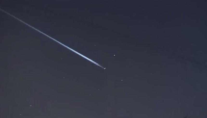 Ночью в Европе заметили неопознанный светящийся объект