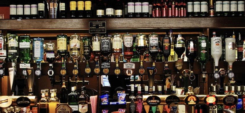 Больше не нальют: в России могут запретить продажу алкоголя в магазинах, расположенных в домах