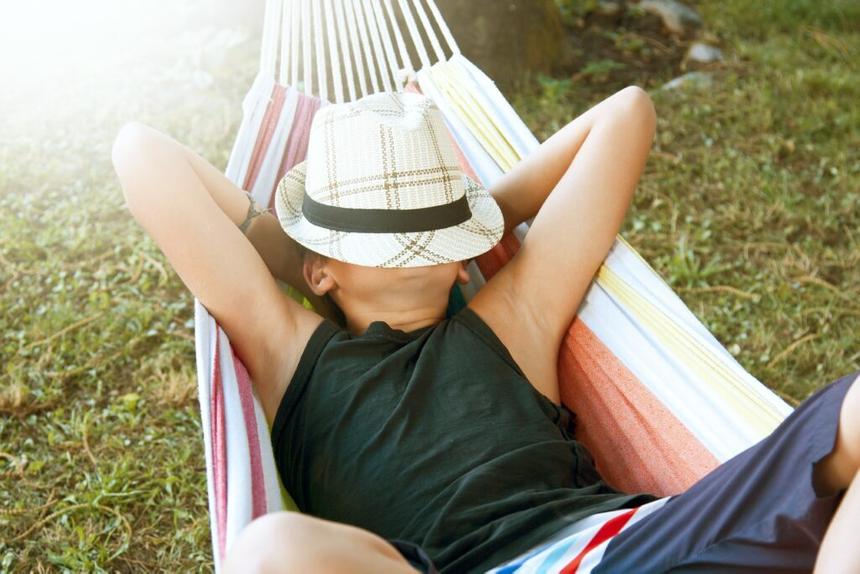 Врач из России объяснила желание спать в жару