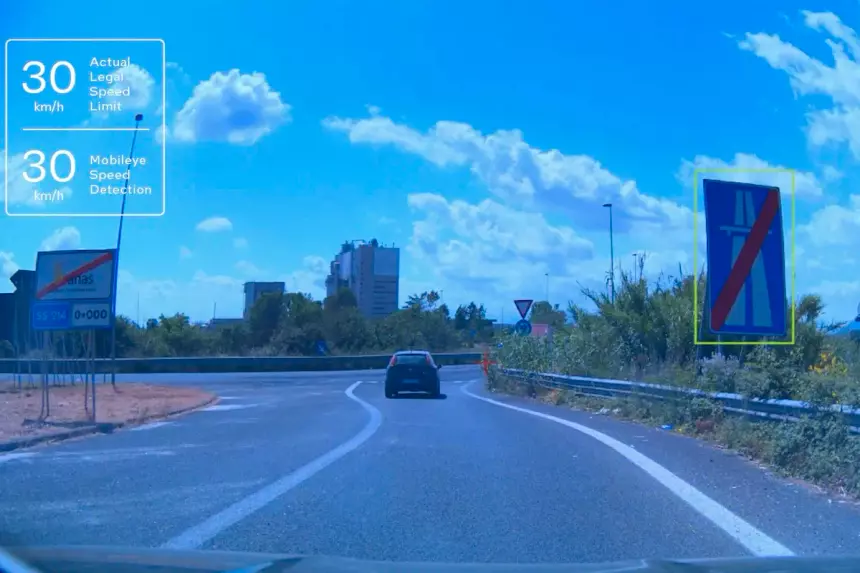 Автомобили научили «читать» дорожные знаки