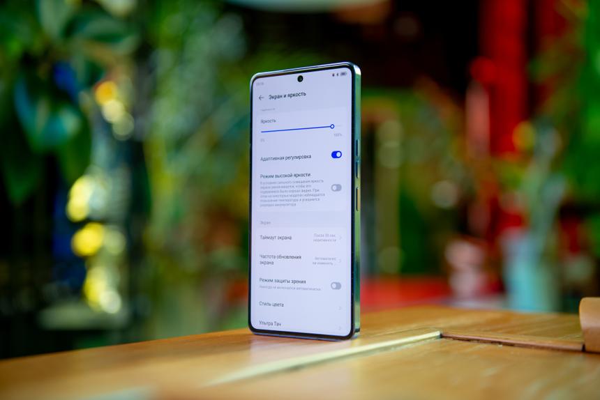 Не самый яркий дисплей среди смартфонов за 30-40 тысяч рублей. Но вы об этом и не узнали бы, если бы не приборы, отличия от конкурентов слишком малы