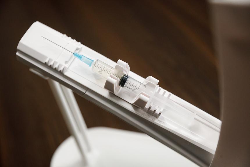 С USB и Bluetooth: российский цифровой шприц избавит от страха перед уколами