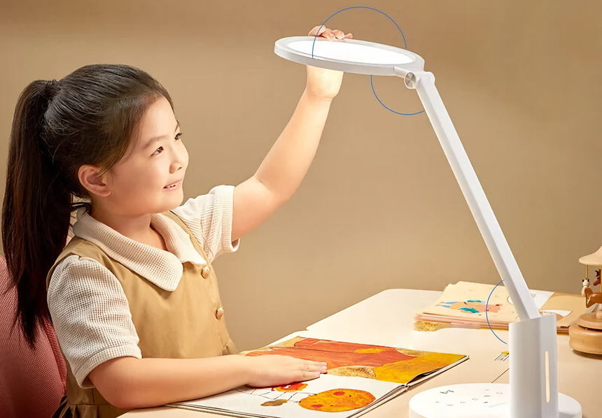 Huawei представила умную настольную лампу с множеством функций