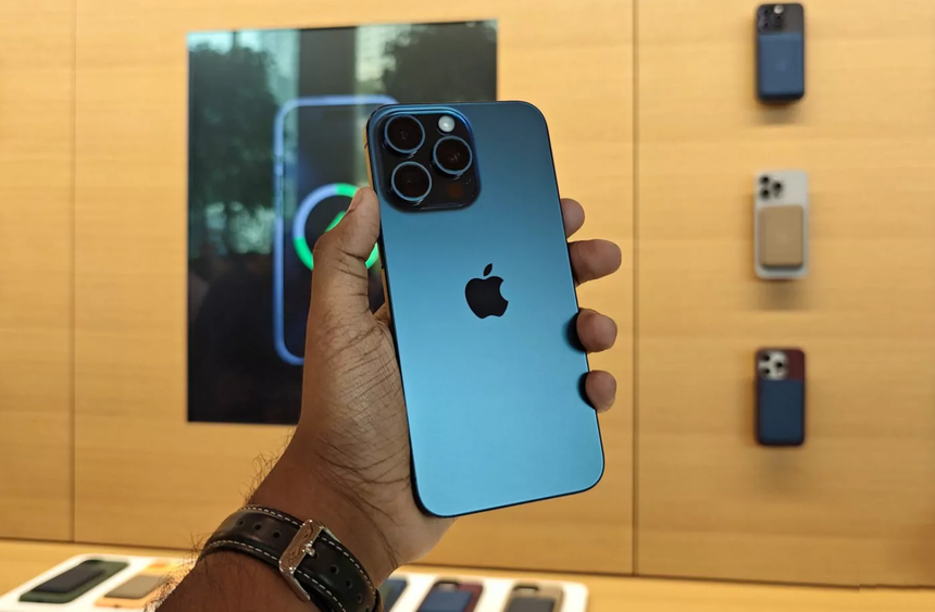 iPhone 15 перегревается не только в тяжёлых играх, но даже в мессенджерах