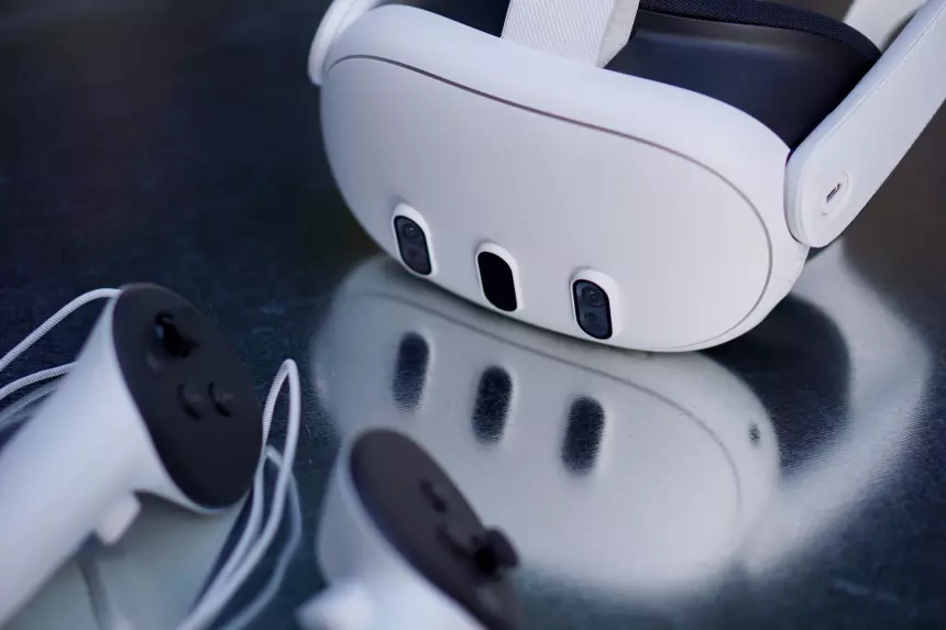 В Сети начали публиковать первые обзоры главного конкурента Apple Vision Pro — шлема Oculus Quest 3