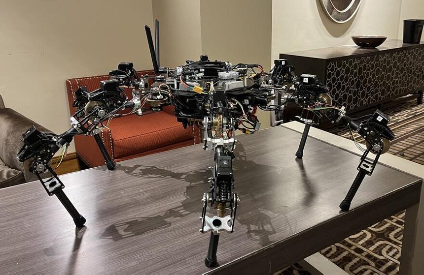 Представлен робопаук, который будет исследовать Луну и ближайшие астероиды