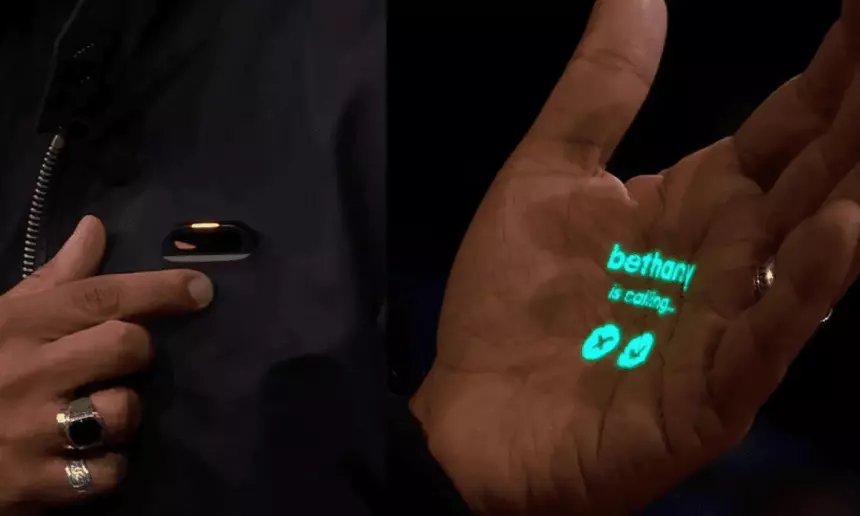 Создан смартфон в виде прищепки для одежды. За $1000 + ежемесячная абонплата