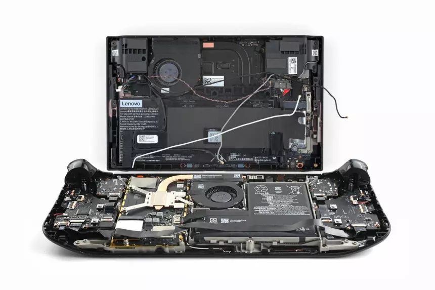 Разборка Steam Deck OLED и Lenovo Legion Go: какая портативная консоль правит в сфере ремонта