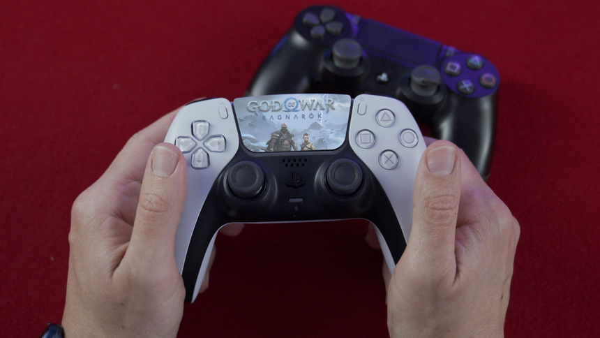 Для PlayStation 5 выпустят геймпад с сенсорным экраном и подсветкой