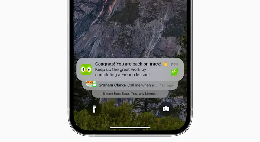 Apple и Google шпионят за пользователями через уведомления и делятся данными с властями