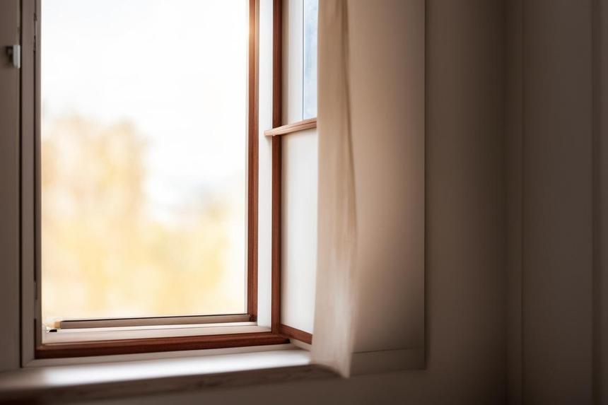 Врач рассказала, как проветрить комнату в холодное время и не заболеть