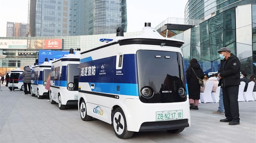 На дорогах Китая появились беспилотные полицейские автомобили