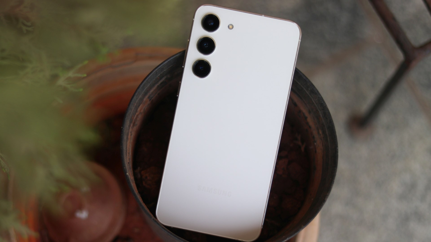 Стали известны сроки появления ИИ-фишек Galaxy S24 на более старых смартфонах Samsung