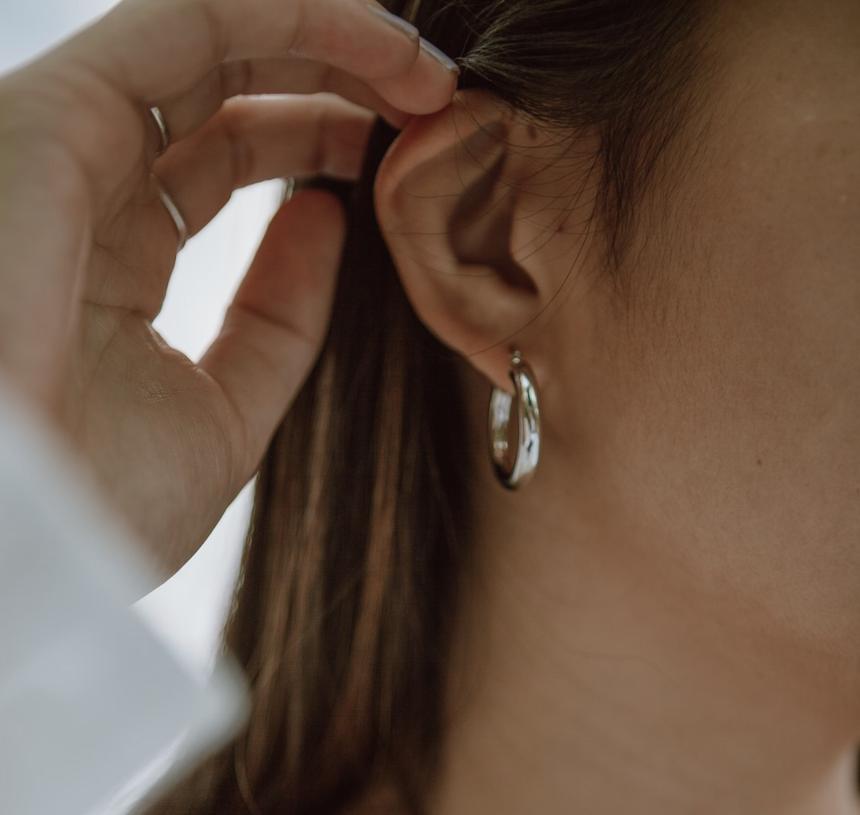 Врач рассказала, почему может возникать шум в ушах