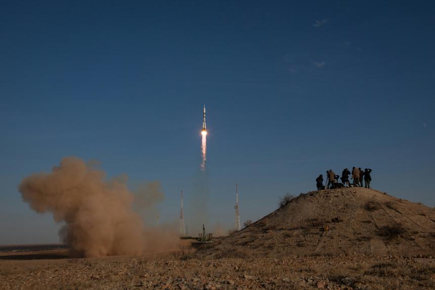 Российские власти разрешили размещать рекламу на космических кораблях