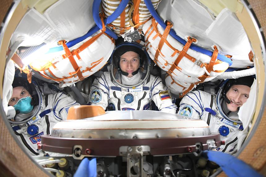 Сидеть в небольшом корабле несколько суток — то ещё удовольствие