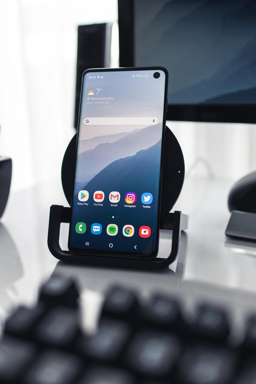 Последнее обновление оболочки до One UI 6.1 замедлило зарядку смартфонов Samsung