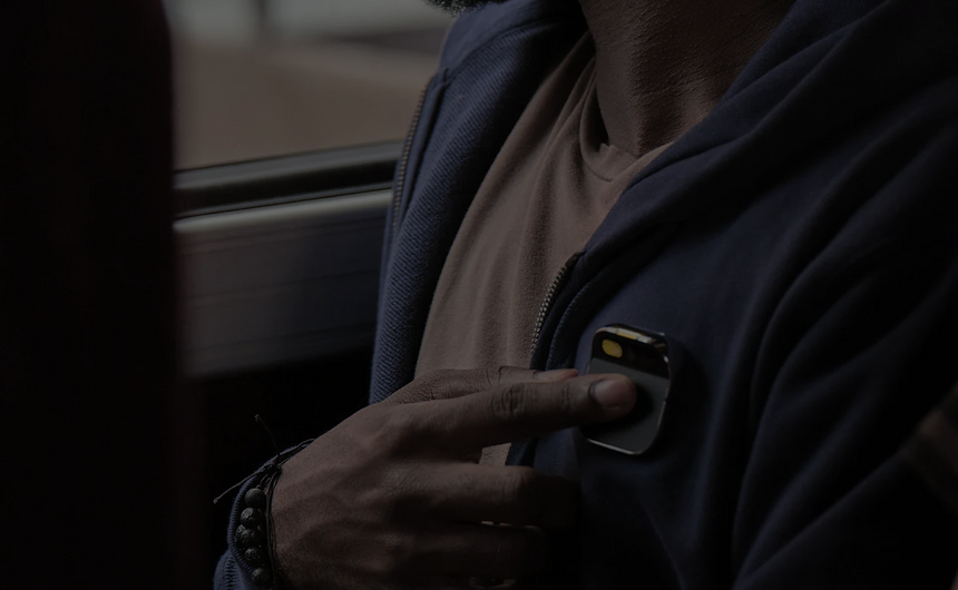 «Заменитель смартфона» AI Pin за $700 разочаровал обзорщиков