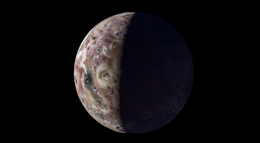 Видно даже озера лавы: NASA показало качественное фото спутника Юпитера