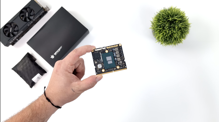 Энтузиаст протестировал полноценный ПК на Windows 11 размером с кредитку