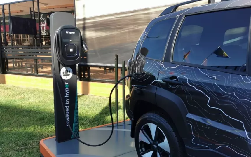 На ПМЭФ привезли электромобиль Lada Niva