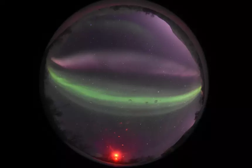 Ученые описали странное свечение неба, появляющееся только после полуночи