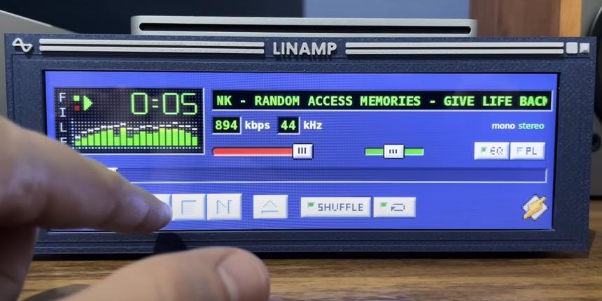 Представлено физическое воплощение Winamp, способный воспроизводить музыку с CD и карты памяти
