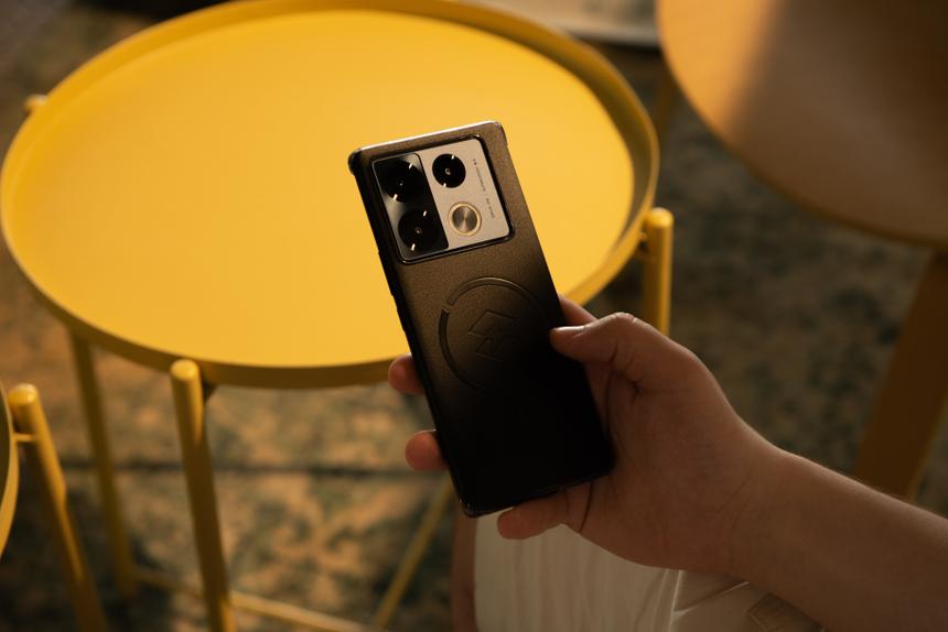 Смартфон Infinix среднего класса в люксовой версии