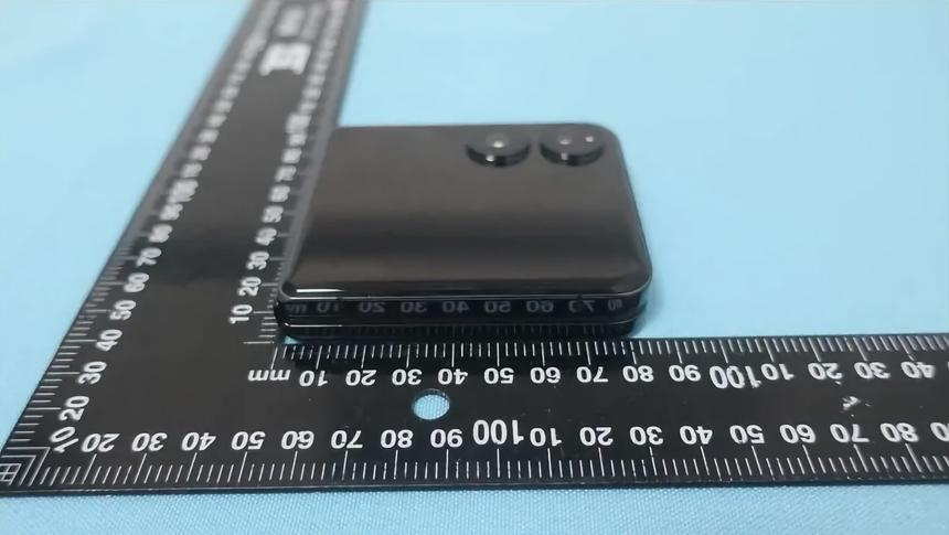 В сеть слили первое живое фото гибкой раскладушки Xiaomi Mix Flip