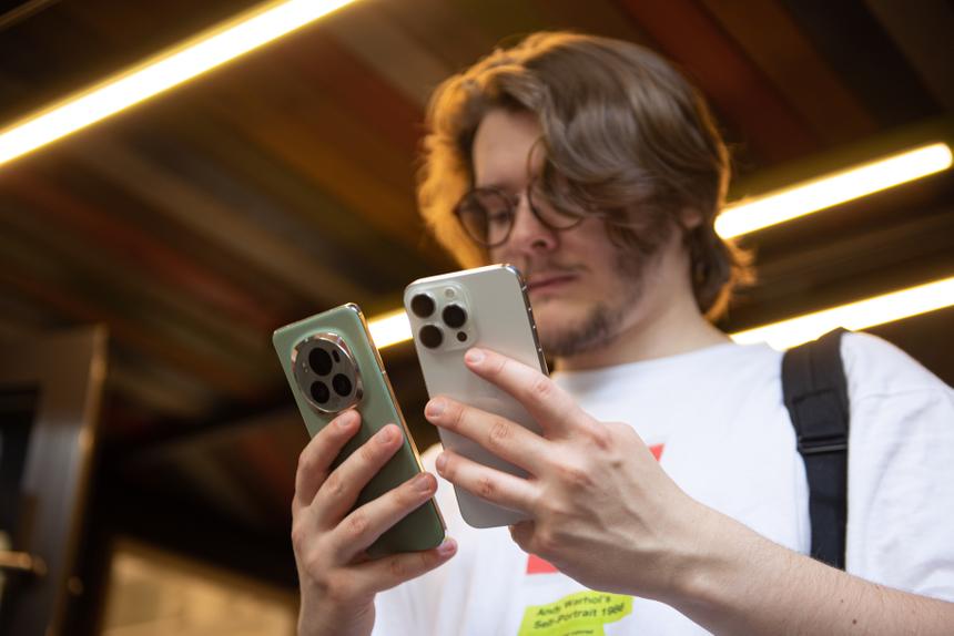 iPhone больше всего впечатляет стабильностью и компактностью. HONOR лучше фотографирует, Samsung лучше снимает видео, iPhone делает и то, и другое, одинаково ровно-хорошо