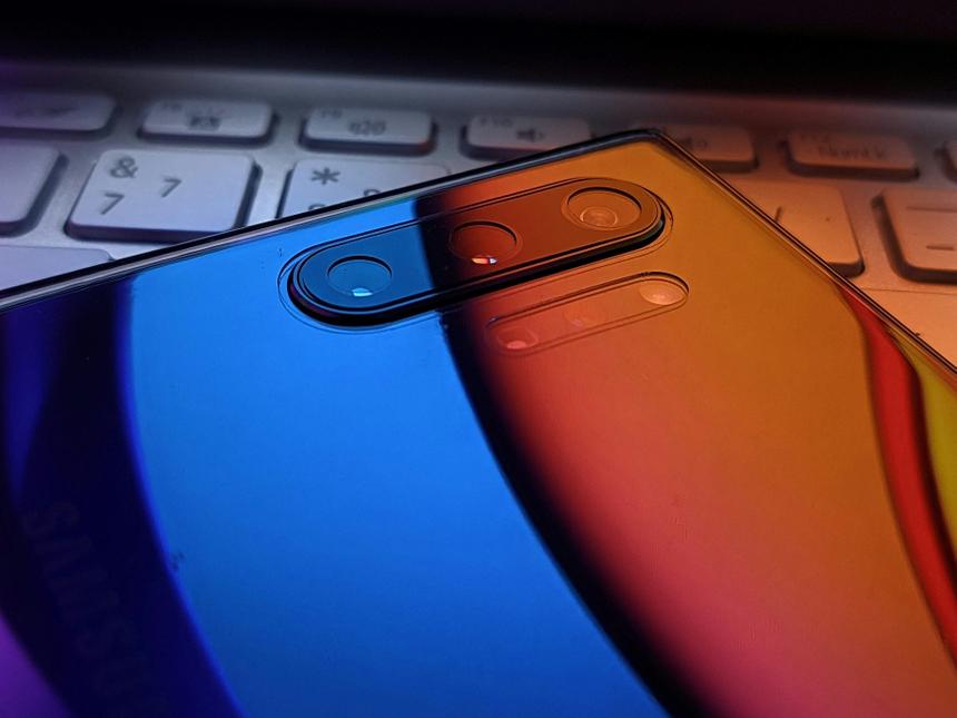 Эксперт назвал признаки опасных программ на смартфоне