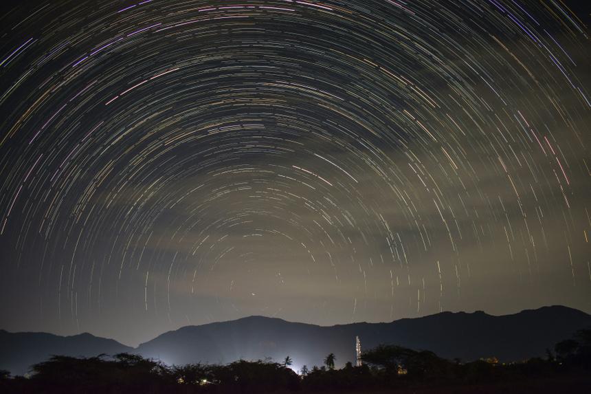 Как физика помогла «зависнуть» в космосе между Землёй и Солнцем