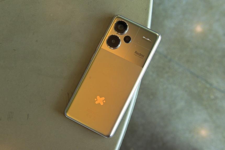 Он не боится пыли и влаги. Впервые в серии Redmi появилась защита по стандарту IP68. Которая за эти деньги есть только у Samsung и которой нет в смартфонах среднего уровня у других «китайцев»