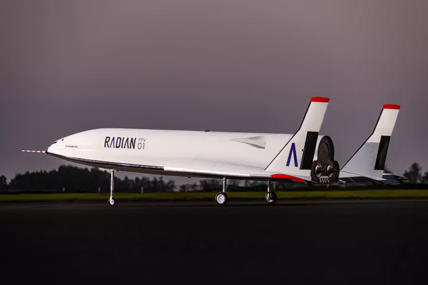 Начались испытания прототипа космоплана Radian Aerospace PFV01