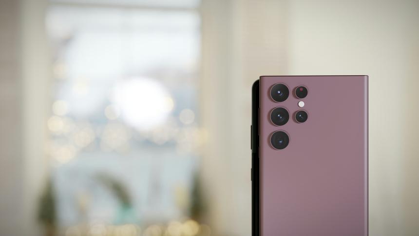 Дизайн компактного Samsung Galaxy S25 показали на металлическом макете