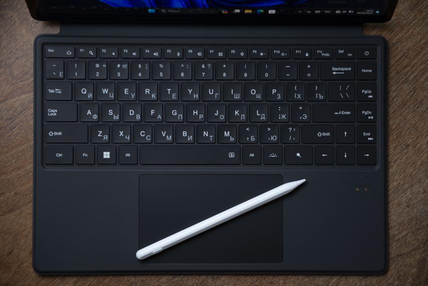 А что, если вместо ноутбука на Windows + планшета на Android взять... планшет на Windows с клавиатурой?