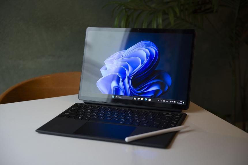 А что, если вместо ноутбука на Windows + планшета на Android взять... планшет на Windows с клавиатурой?