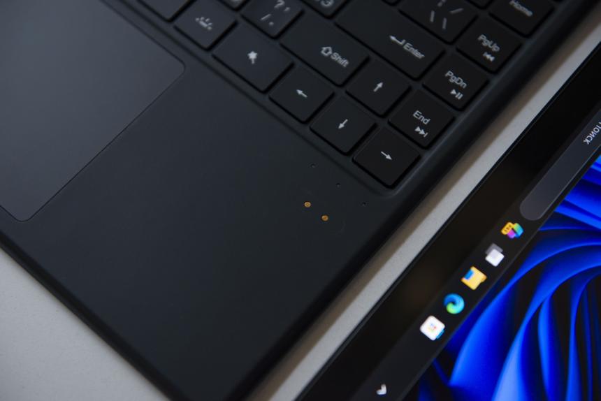 А что, если вместо ноутбука на Windows + планшета на Android взять... планшет на Windows с клавиатурой?