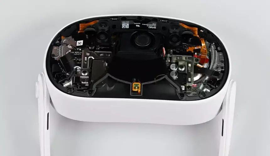 iFixit разобрали VR-шлем *Meta Quest 3S и «нашли» внутри *Quest 2 2020 года
