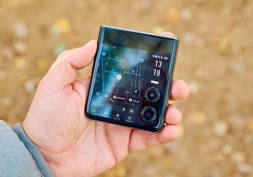 Карты на внешнем экран Infinix Zero Flip