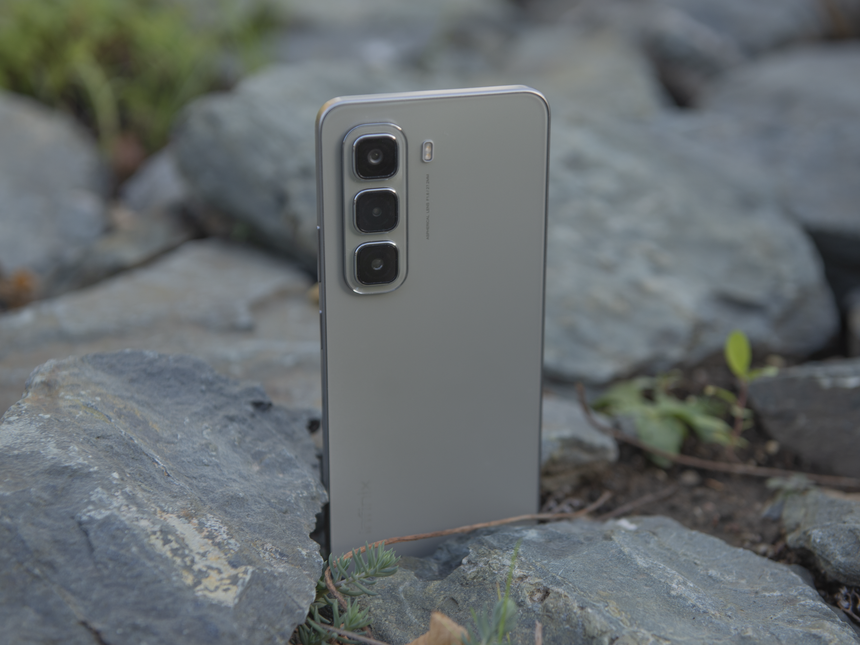 Infinix HOT 50 4G — красивый и в меру компактный смартфон за 15 тысяч. Чем пожертвовали взамен?