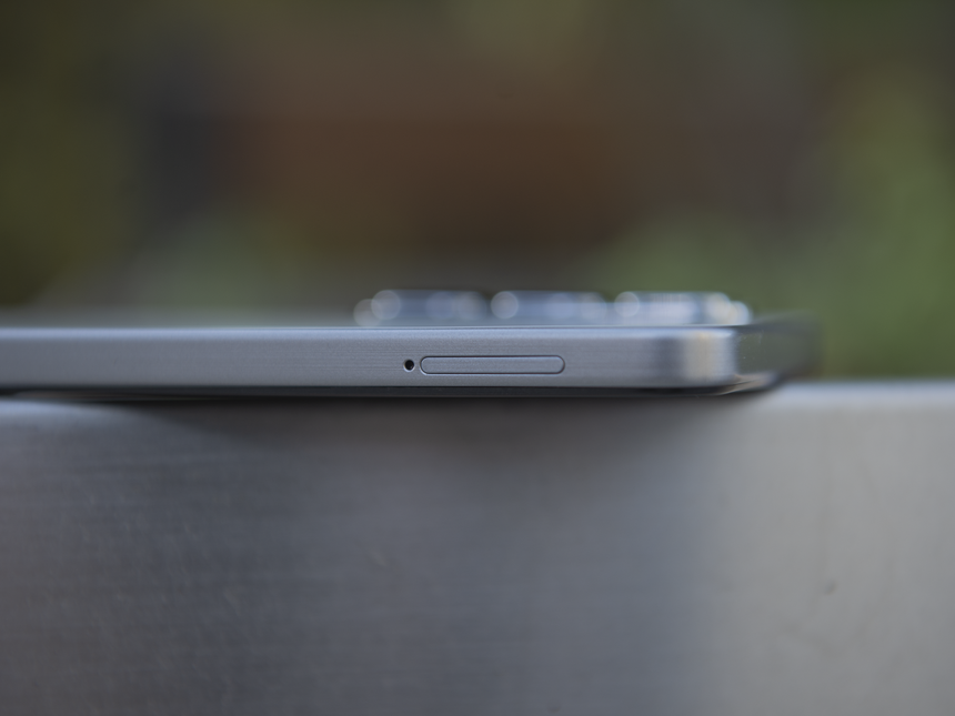 Infinix HOT 50 4G — красивый и в меру компактный смартфон за 15 тысяч. Чем пожертвовали взамен?