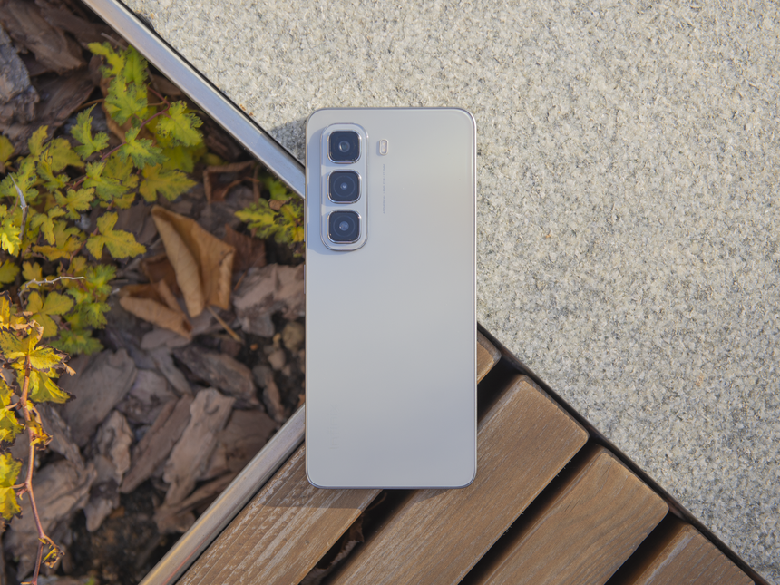 Infinix HOT 50 4G — красивый и в меру компактный смартфон за 15 тысяч. Чем пожертвовали взамен?